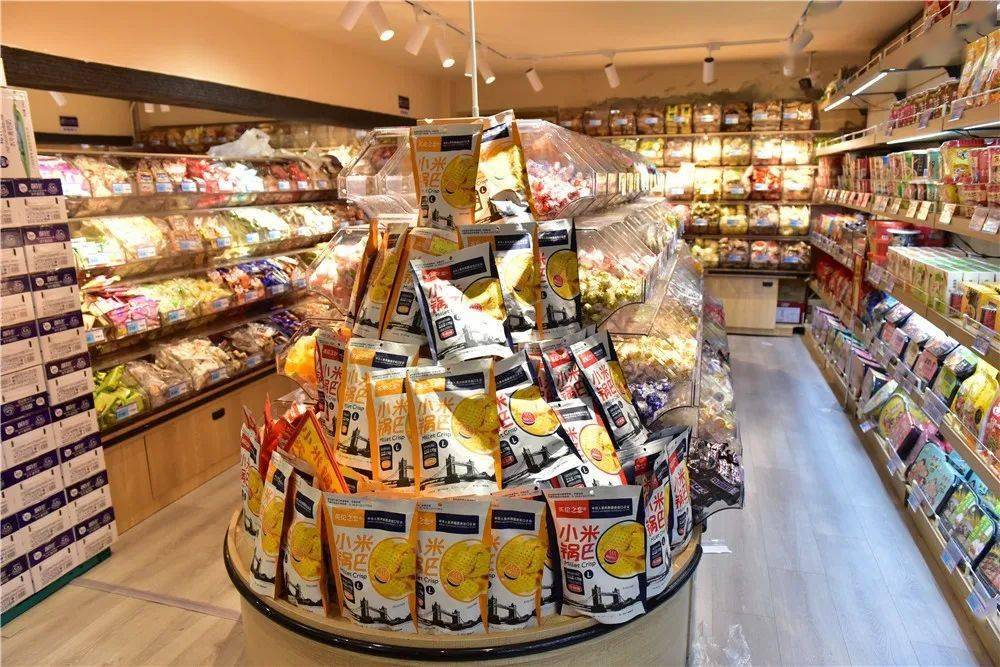 盐百超市休闲食品选购图片